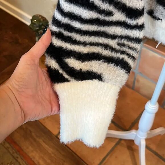 Express Zebra Print Nylon Faux Fur Sweater, M! - Picture 5 of 9